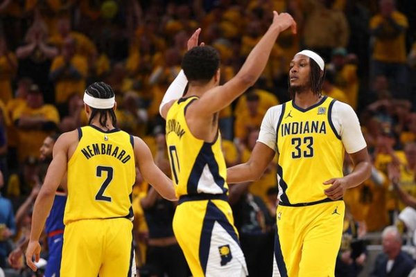 Pacers đã gia hạn sớm nhưng không tận dụng tiền thưởng hợp đồng của tân binh và phải từ bỏ Turner