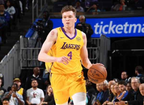Các Lakers đã bị các Chiến binh đảo ngược bi thảm! Kneckett đã có một trò chơi tồi: 3 trên 13 + 0 trên 6 của 3 điểm hoặc thậm chí 3 điểm