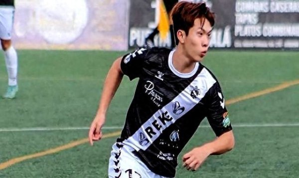 Vị trí hậu vệ phải của Dalian Yingbo, đã mở ra một thử nghiệ