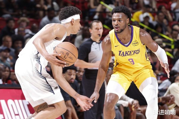 James đã xem trò chơi, Lakers đã giành được 13 điểm! Brownie
