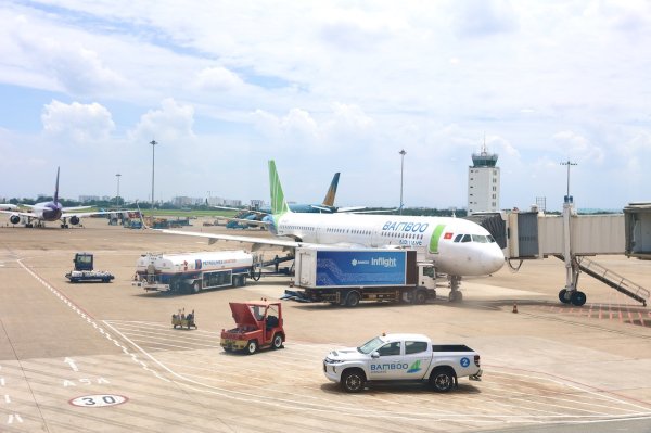 Hủy chuyến bay bay lên giữa sự bùng nổ hàng không ở Việt Nam