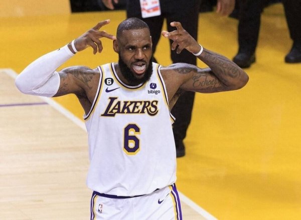 James có thể vượt qua Jordan không? Câu trả lời của Wade đán