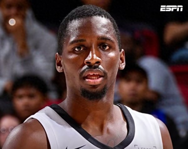 Jones ký hợp đồng hai chiều với Spurs trong dự thảo